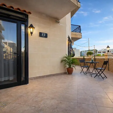 Short Minutes Walk To The Sea Fully Air Conditioned * Il-Mahsel