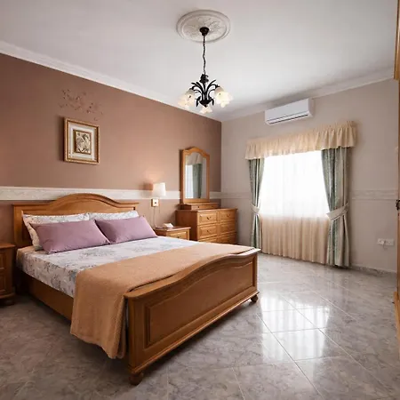 Short Minutes Walk To The Sea Fully Air Conditioned Дом отдыха Il-Mahsel