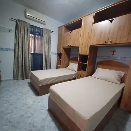 Дом отдыха Short Minutes Walk To The Sea Fully Air Conditioned