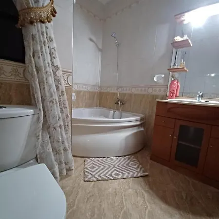 Дом отдыха Short Minutes Walk To The Sea Fully Air Conditioned