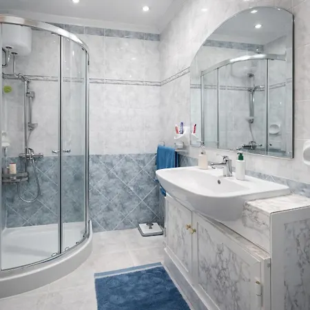 Short Minutes Walk To The Sea Fully Air Conditioned * Il-Mahsel