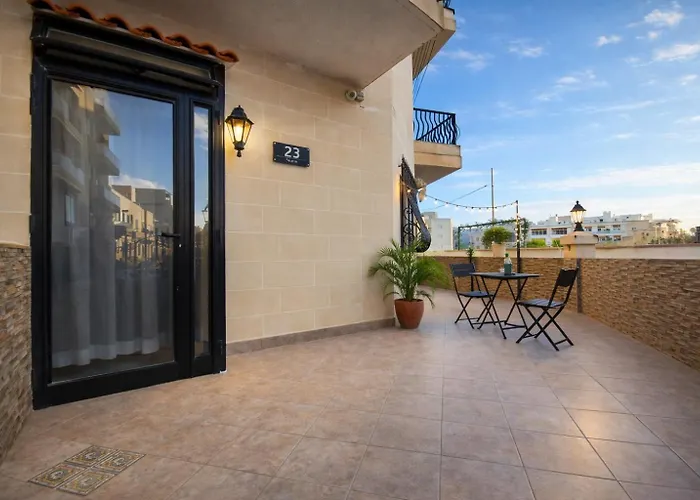 Short Minutes Walk To The Sea Fully Air Conditioned * Il-Mahsel