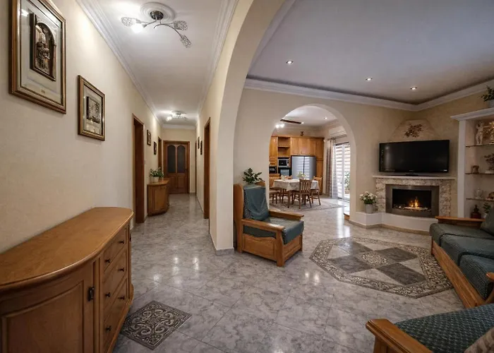 Дом отдыха Short Minutes Walk To The Sea Fully Air Conditioned *