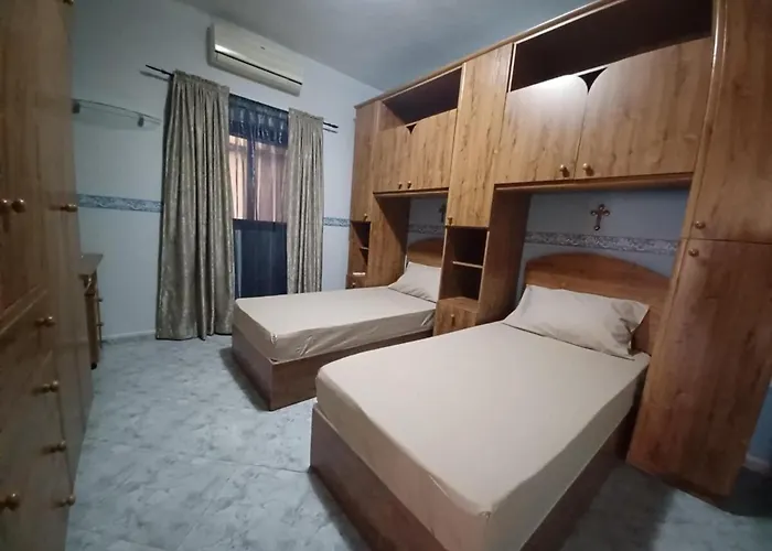 Дом отдыха Short Minutes Walk To The Sea Fully Air Conditioned