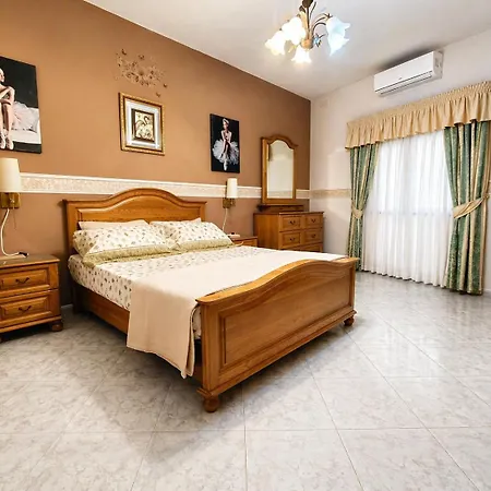 Short Minutes Walk To The Sea Fully Air Conditioned Case de vacanță *